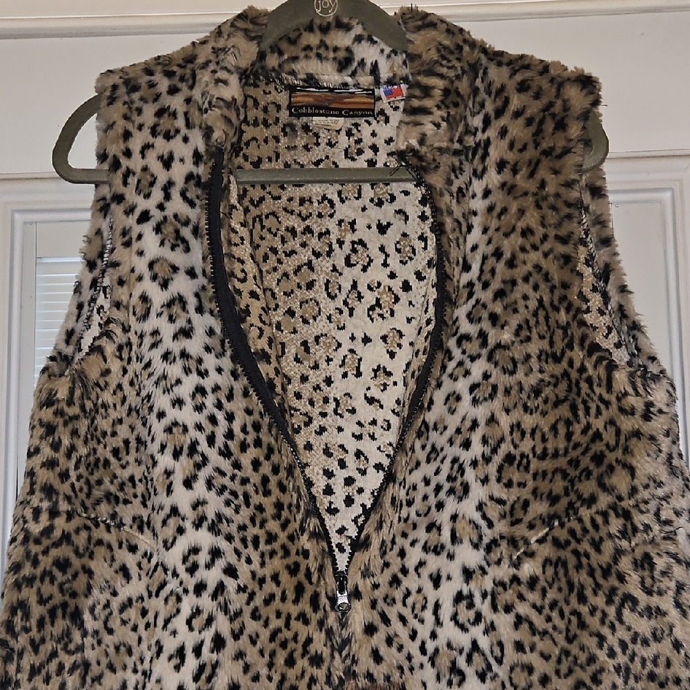 Leopard Print Faux Fur Vest - Picture 7 of 9